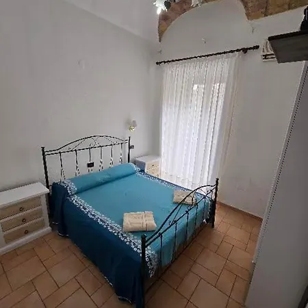 & 3* Crotone